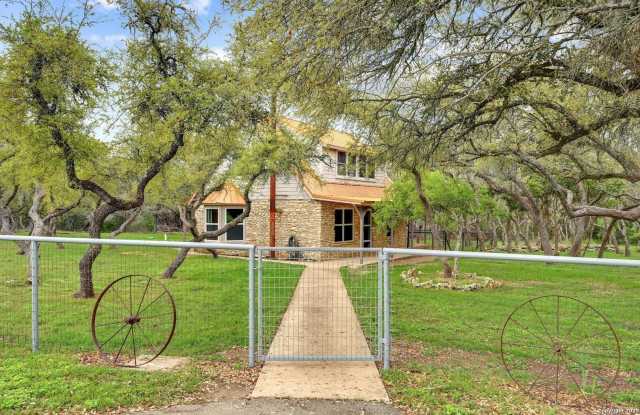 100 Cherokee - 100 Cherokee Lane, Blanco County, TX 78606