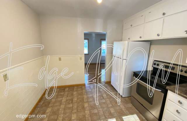3 BEDROOM 2 BATH DUPLEX Short Term Leasing! Gallery 4