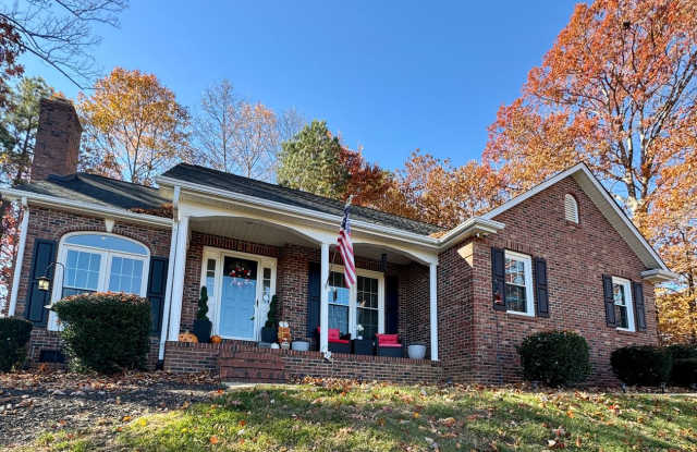 AVAILABLE TO SHOW! - 132 General Pemberton Street, Gaston County, NC 28164