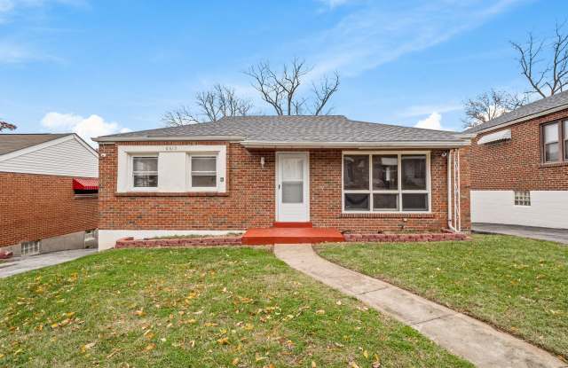 Single Family 3 bedroom 1 Bath w/ Finished Basement Available - 6615 Barken Avenue, Northwoods, MO 63121