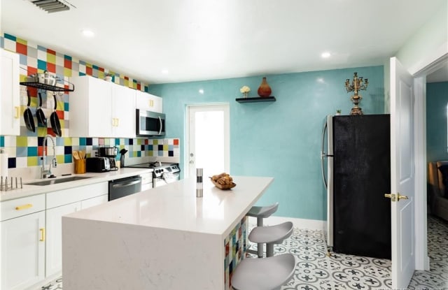 4008 NW 5th Avenue - 4008 NW 5th Ave, Oakland Park, FL 33309