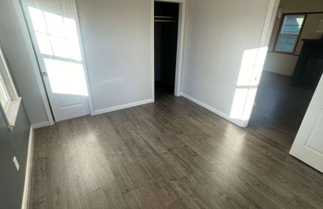 Large 2 Bedroom with Basement! photos photos Large 2 Bedroom with Basement! photos photos