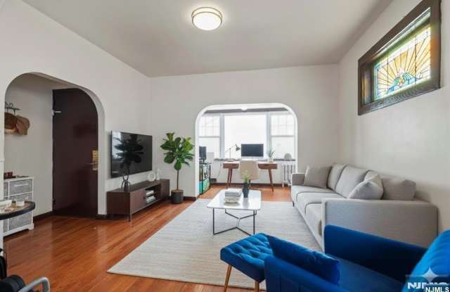 436 Undercliff Avenue 1 - 436 Undercliff Avenue, Edgewater, NJ 07020