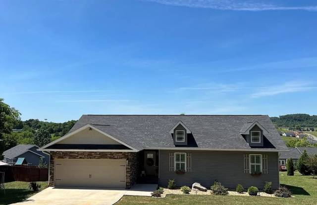 Stunning 3-Bedroom Home with Deck, Patio  Large Yard in Kodak, TN photos photos