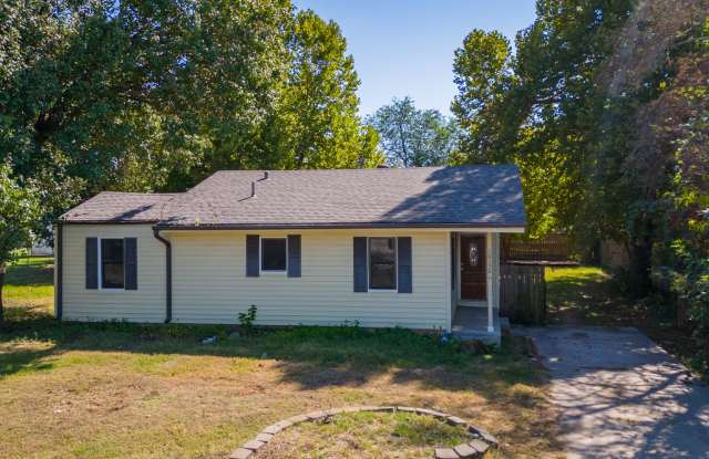 Charming 2-Bedroom Home with Fresh Updates in Midwest City - 10130 East Ollie Avenue, Midwest City, OK 73130