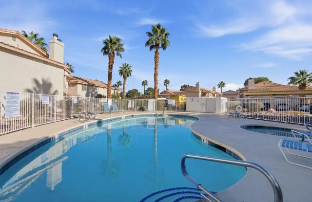 2-Bedroom Condo with Community Pool & Wood-Burning Fireplace Gallery 3