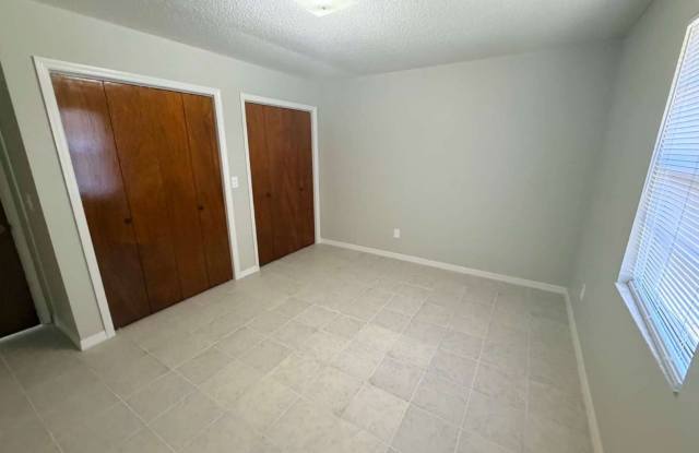335 NW LAKE CITY AVE #102 Gallery 4