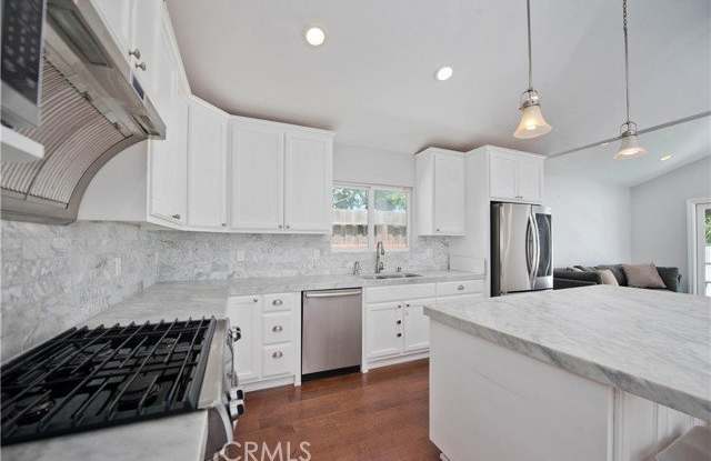 17343 Martha Street Gallery 3
