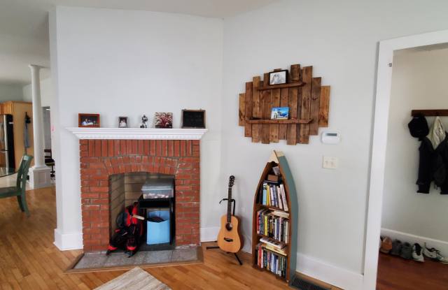1427 SILVER Street Gallery 3