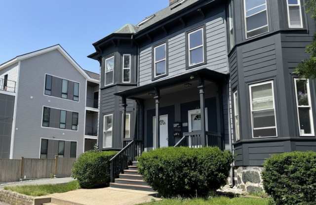 Great location! 8-bed, 3.5 bath in Allston! Washer and dryer in unit photos photos