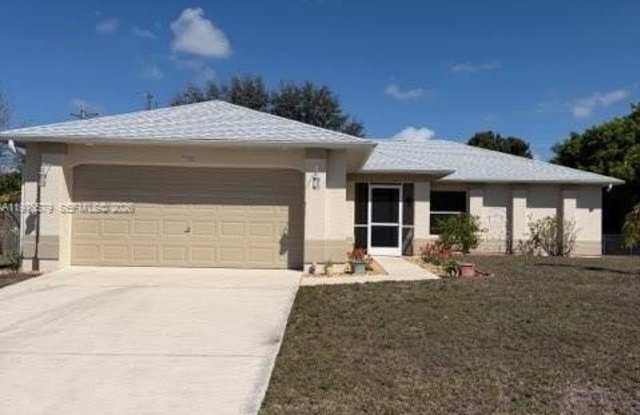 1205 SW 29 Ter - 1205 Southwest 29th Terrace, Cape Coral, FL 33914