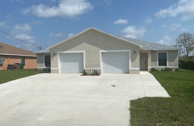 3 bedroom, 2 bath Duplex photos photos