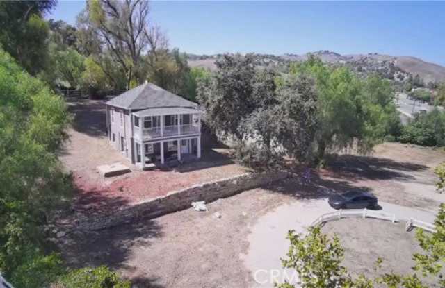 5339 Las Virgenes Road Gallery 1