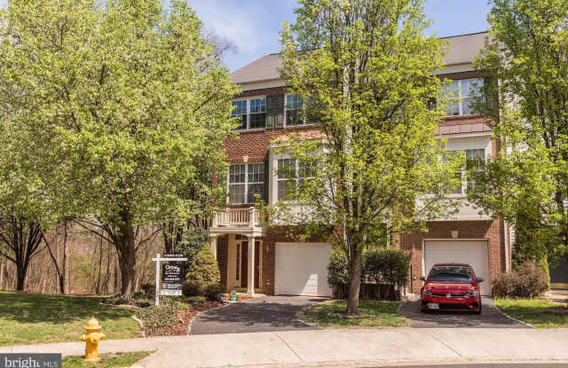 10141 PALE ROSE LOOP - 10141 Pale Rose Loop, Linton Hall, VA 20136