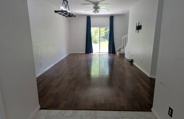 3 Bedroom, 2.5 Bath townhome in the Brentwood community of Live Oak Gallery 4