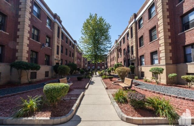 813 West Waveland Avenue - 813 West Waveland Avenue, Chicago, IL 60613