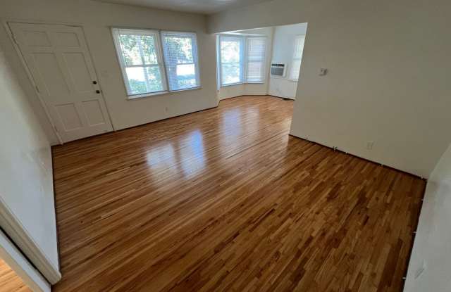 Now available! Charming 3-Bedroom Redlands Home with Included Gardener Service Gallery 4