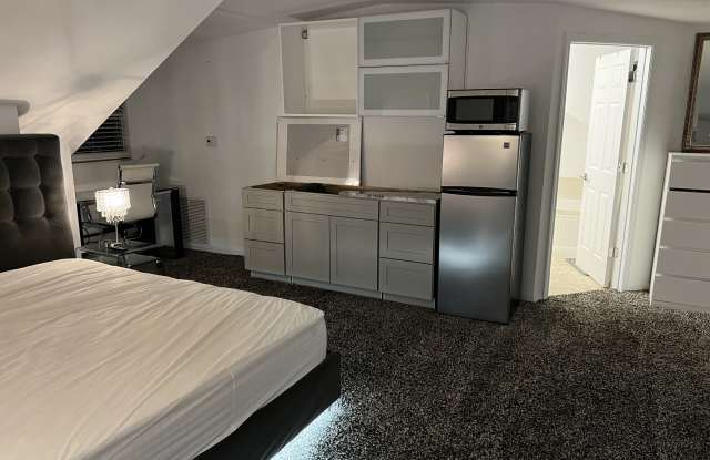 1310 Daytona Avenue - 7 photos photos