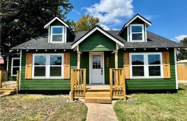 223 NW Front St. photos photos