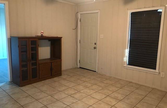 301 Arnold Court - 301 Arnold Court, Fort Worth, TX 76111