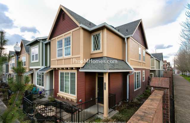 Spacious Two Bedroom End Unit Townhouse In Beaverton w/ Two Primary Suites! photos photos