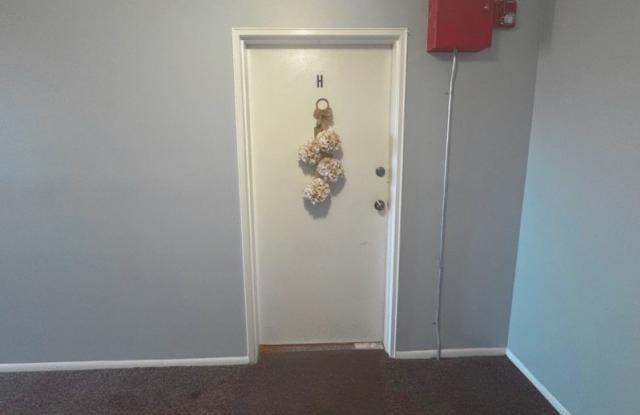 806 Eves Dr Gallery 2
