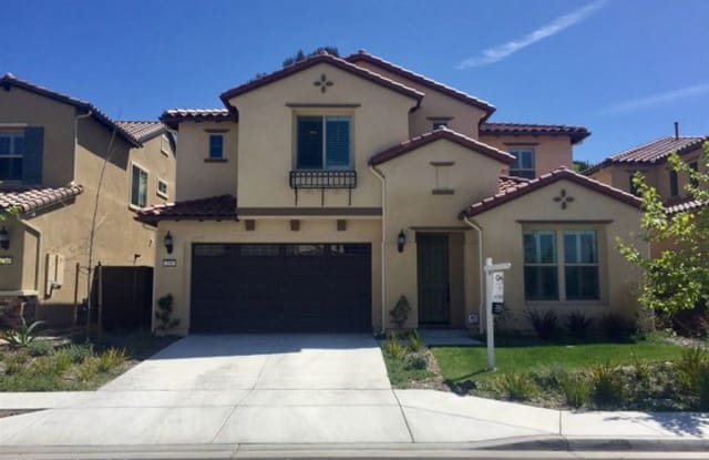 213 Flores Ln. - 213 Flores Ln, Vista, CA 92083
