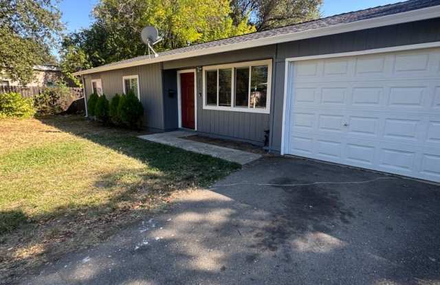 3 BED/2 BATH HOME IN REDDING, CA Gallery 3