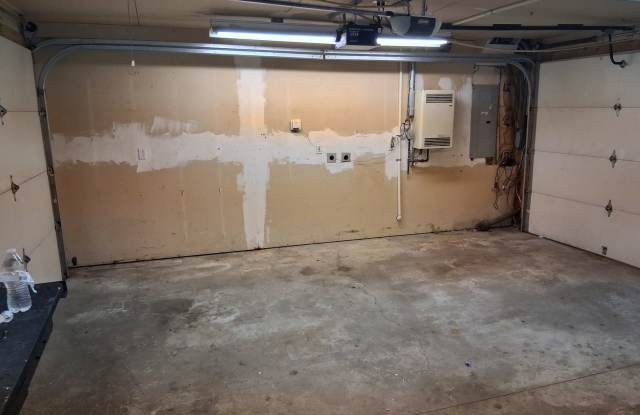 2 bed 1 bath home for rent! Gallery 4