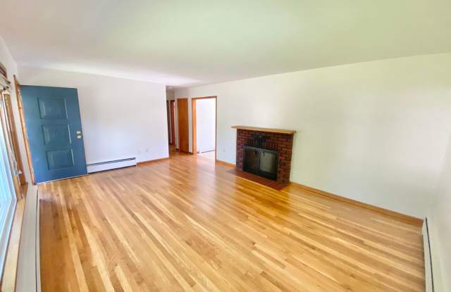3 Bedroom House South End Neighborhood Burlington Available NOW Gallery 4