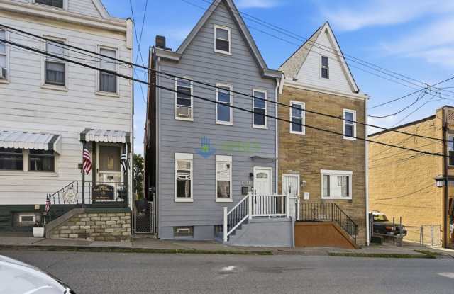 Upscale 3BR Home in Pittsburgh's Bloomfield neighborhood Gallery 3