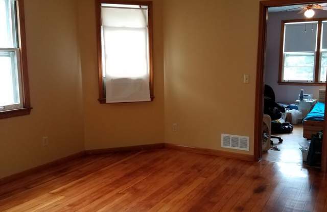 Charming Northeast Minneapolis Home – Convenient Location Gallery 4