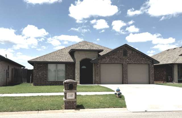 Like New!  3 bedroom 2 bath 2 car garage! photos photos