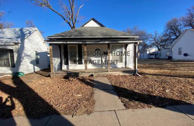 Nice 2 Bedroom Home in Newton for rent! - 120 Second West, Newton, KS 67114