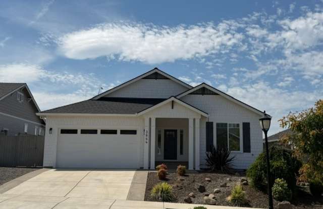 CUSTOM BUILT HOME IN NEWER UPCOMING EAST MEDFORD photos photos