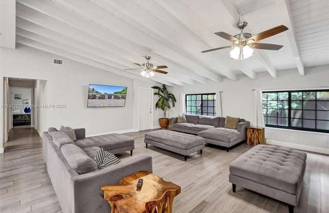 2500 NE 19th St - 2500 Northeast 19th Street, Pompano Beach, FL 33062