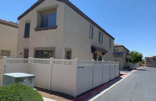 **$350 OFF 1ST MONTH RENT** Spacious 3 bed, 2.5 bath, in a gated community!! photos photos