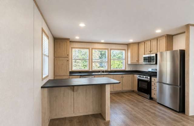 5222 Regay Gallery 2