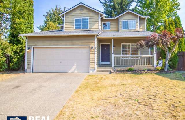 4 Bedroom Home With A Huge Yard! photos photos