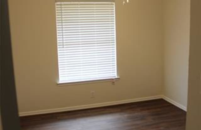 104 S Lois Lane Gallery 4