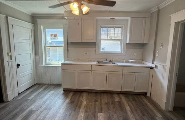 Spacious 3 Bed, 2 Bath Single Family home in Middletown! photos photos
