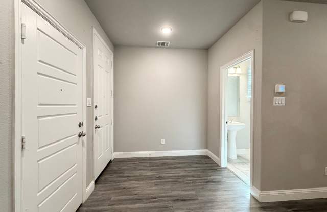 Serene Townhouse Living with Country Charm! Gallery 3