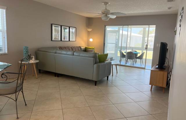 2BR/2BA Single Family Detached Villa Gallery 4