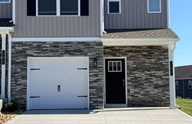 Seymour 37865 - 3 bedroom 2.5 bath townhome - call Troy Adams 865-233-6949 Gallery 1