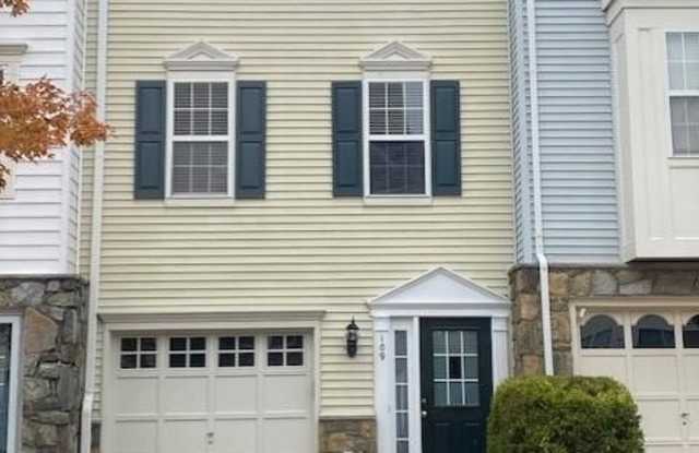 109 MEADOWS Lane Gallery 1