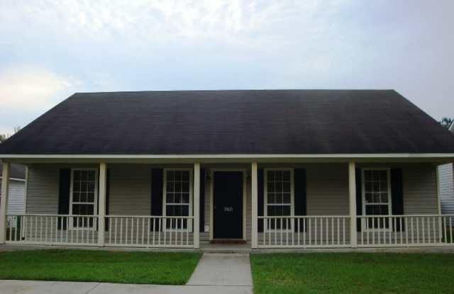 Charming 3BR/2BA Home Minutes from Moody AFB - Your Perfect Rental! Gallery 1
