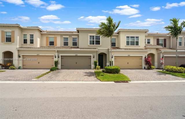 1283 Eucalyptus Dr - 1283 Eucalyptus Drive, Hollywood, FL 33021