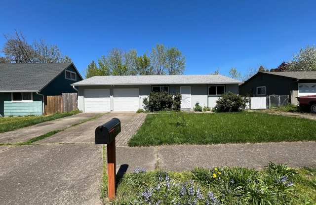 Delightful 2 bed 1 bath home in Beaverton! Spacious, Large private yard! Washer/Dryer included! Gallery 3