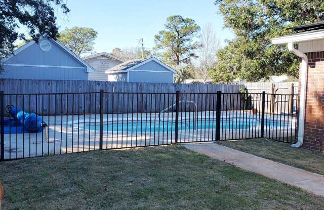 408 Holmes Boulevard Northwest - 408 Holmes Boulevard Northwest, Fort Walton Beach, FL 32548