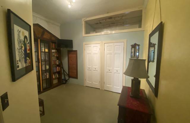 135 Laurens Street NW Gallery 1
